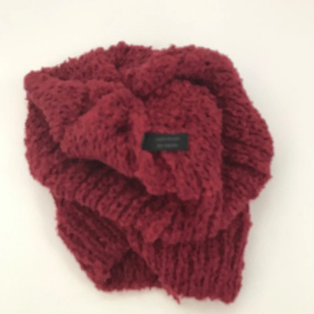 L.I.B. New York Cable Knit Pom Pom Beanie Hat Cozy Winter Hat NWT